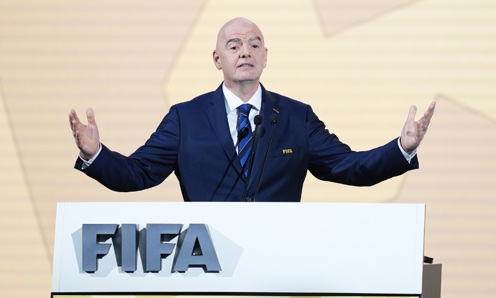米蛙泳头名